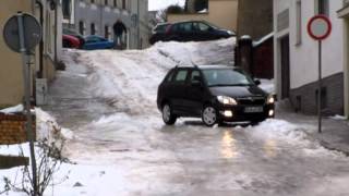 So verhalten sich Autofahrer bei Glatteis falsch  CAR FAIL  Blitzeis [upl. by Day]