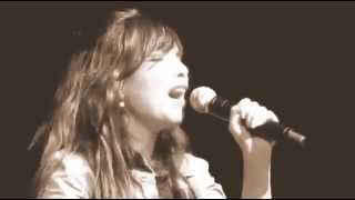 Indila  S O S extrait  Live [upl. by Marsland]