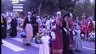 Quimper  Défilé des Guises Festival de Cornouaille Juillet 2000 partie 2 [upl. by Irami]