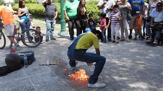 Chistoso show de payaso Kache con malabares de fuego en la Macro 3Junio2018 [upl. by Ume]