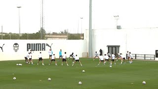 El Valencia prepara el partido contra el Cádiz en Mestalla [upl. by Rask421]