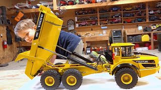 Father amp Son UNBOX a NEW VOLVO A40G Articulating Dump  Rock Truck 2019  RC ADVENTURES [upl. by Barfuss299]