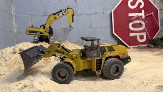 Huina wheel loader 1583 114 RC METAL in action [upl. by Micah]