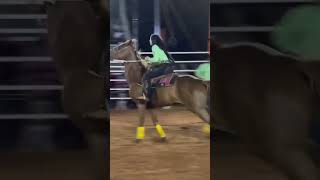 A very brave woman horse caballos horsesports horseraces caballoyrodeo caballos music bass [upl. by Siskind]