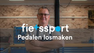 Pedalen losmaken monteren en afstellen [upl. by Ellehsor]