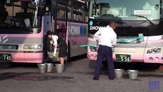 『バスがいつもピカピカな訳？』 旅館で華麗に幅寄せして駐車 修学旅行の舞台裏 昭和バス The expert bus drivers [upl. by Obidiah789]