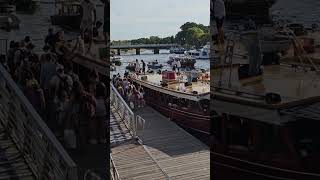 Pasajeros y lanchas en la estación fluvial del río Tigre Tigre Buenos Aires Argentina [upl. by Agnola685]