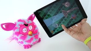 TotoyKids jugando y Divirtiéndose con Dudú el Furby Boom que usa un iPad [upl. by Brana]