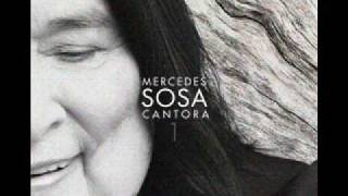 Mercedes Sosa Cantora 1  Pajaro de rodillas [upl. by Ahsilrac861]