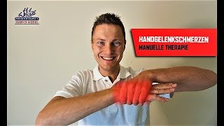 Handgelenkschmerzen behandeln  Manuelle Therapie Technik [upl. by Zischke355]