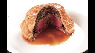 비프 웰링턴 스테이크와 버섯듁셀프로슈토를 퍼프 페이스트리로 감싼 요리 Beef Steak Pithivier Tourte Wellington [upl. by Valdes]