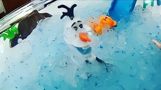 OLAF FICOU PRESO NO GELLI BAFF ★ Diversão Frozen na Piscina com Elsa Anna e Olaf  NOVELINHA [upl. by Fredella783]