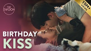 Kim Soohyun gives Seo Yeaji a birthday kiss  It’s Okay to Not Be Okay Ep 11 ENG SUB [upl. by Adolpho]