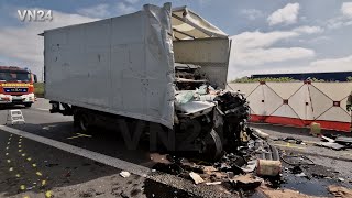 01062023  VN24  Fahrerhaus wird bei LKW Unfall auf die Ladefläche gedrückt [upl. by Syd109]