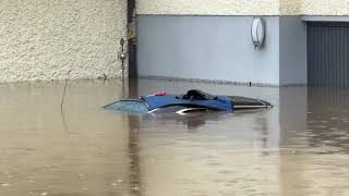 Extremes Hochwasser in Babenhausen lässt Autos versinken hochwasser Überflutungen babenhausen [upl. by Ynhoj819]