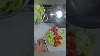 Healthy vegetable saladHealthyVegetsbleSaladketodietIntermittentfastingLettuceTomatoCucumber [upl. by Lankton]