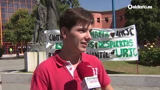 Estudiantes en huelga de la Rey Juan Carlos exigen la dimisión del rector Javier Ramos [upl. by Liatrice]