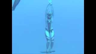 Julie Bisaillon freedives to 45m 150ft in Kona Hawaii [upl. by Ally327]