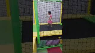 Adeala lulumpatan maen trampolin [upl. by Anegal]