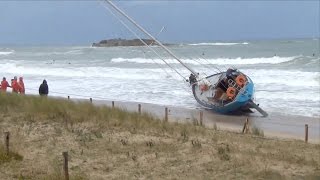 Voilier échoué au FortBloqué  Lesprit de Saint Nazaire  Ploemeur  Guidel  Bretagne  France [upl. by Alonzo]