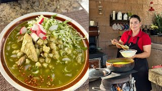 Pozole Verde de Pollo  Para Festejar el Día de las Madres  La Herencia de las Viudas [upl. by Nevarc820]