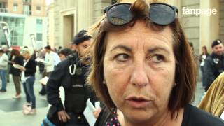 Le quotsentinellequot in piazza a Milano contro la legge sullomofobia ma cè chi protesta [upl. by Karina992]