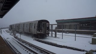 ᴴᴰ Blizzard of January 2016 R160 and R46 snow sweeper trains via Culver express at Smith 9 Street [upl. by Daggett]