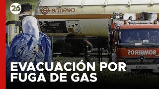 EEUU  Evacuación de personas por la fuga de gas en el vagón de un tren [upl. by Sesom]