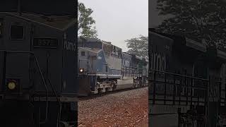 Trem carregado em CatanduvaSPProcedente em AlvoradaTO [upl. by Akihsat]