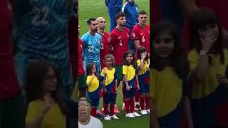 Así reaccionó esta niña al estar tan cerca d CRISTIANO RONALDO uno de los mjores jugadores dl mundo [upl. by Aiykan138]