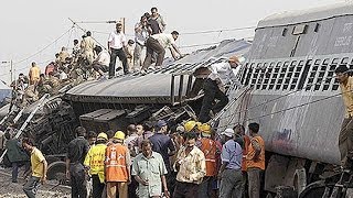 India train crash death toll passes 140 [upl. by Townshend55]