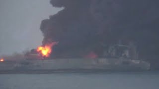 Schiffsunglück vor China Tanker droht zu sinken oder zu explodieren  DER SPIEGEL [upl. by Sisenej402]