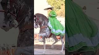 CABALLO BAILADORLa fuerza y elegancia de una charra 🇲🇽 Strength and elegance of a Charra [upl. by Letnohc]