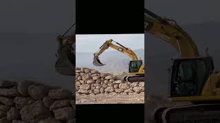 Excavadora Caterpillar 320 Colocando piedra  Excavator TIME LAPSE [upl. by Hnaht]