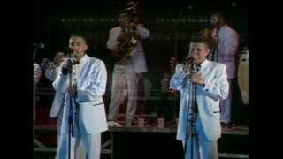 Se esta muriendo un corazón  La Arrolladora Banda el Limón En vivo Mazatlan 2004 [upl. by Netsrek]