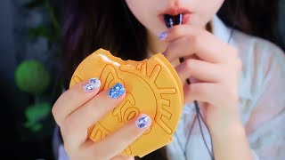 Pseudofoodie cookie chewing  伪食音的饼干咀嚼  ASMR Ear Licking [upl. by Goulden]