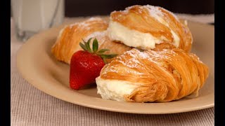 Sfogliatella napoletana un goloso dolce partenopeo della tradizione [upl. by Jacob]