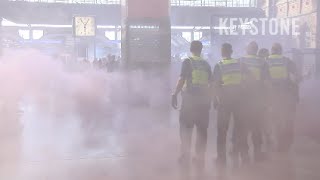 Ausschreitungen bei SVPWahlveranstaltung  SVP  Hauptbahnhof  Zürich  HB  Schwarzer Block [upl. by Einatsed]