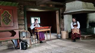 Herlig langeleik musikk fra jentene på Valdres Folkemuseum [upl. by Guyon]