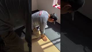 🏠 Cómo Instalar Piso Laminado LP Remoción de Alfombra y Tips Expertos 🛠️ [upl. by Shreeves]