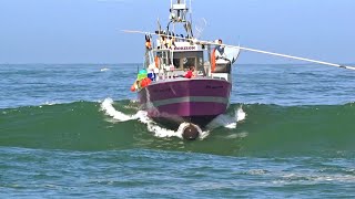 📛 ATTENTION LES BATEAUX SONT FACE À UNE HOULE DANGEREUSE À CAPBRETON BIGWAVES Alexrolland 🌊😨 [upl. by Garate]