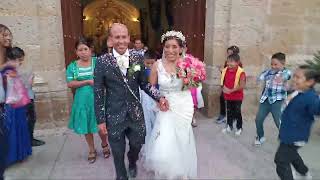 LOS RECIEN CASADOS PITHER Y ROSY SALIENDO DE LA PARROQUIA [upl. by Oalsecnew]