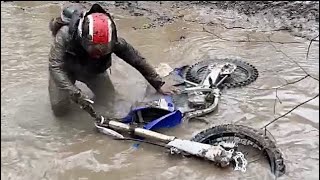 ENDURO DES BOUCHERS  IL SERRE SA MOTO EN LA NOYANT DANS LEAU  😨😂 [upl. by Ymor57]