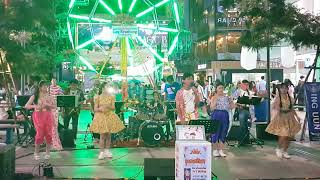 วงอิงอุ่น ING UNN  Siam Square Walking Street [upl. by Ardnuat]