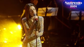 Sanremo 2024  Angelina Mango con Il quartetto darchi canta quotLa rondinequot [upl. by Jessi]