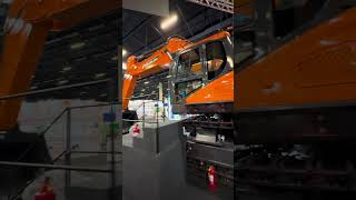 DEVELON Excavadora DX800LC presentada en MampT Expo 2024 [upl. by Eniamreg]