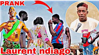 PRANKavec Laurent Ndiago Lutteur mame Khawouma djiguène ki dou sama guèl soussoul [upl. by Denver]