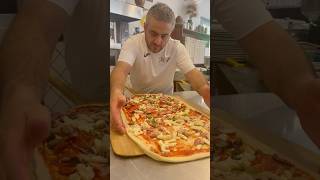 quot𝒫𝒾𝓏𝓏𝒶𝒾𝑜𝓁𝑜 ℳ𝒶𝓇𝒾𝑜 𝒫𝑒𝓉𝓇𝑜𝓁𝑜quotRISTORANTE PIZZERIA LINFINITO strapizzando pizza [upl. by Alleram861]