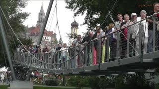 Hängebrücke sie wackelt  Gartenschau Sigmaringen 2013  Suspension bridge it shakes [upl. by Ahsenrad]