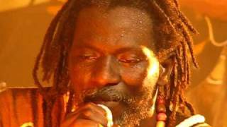 TIKEN JAH FAKOLY  Les Martyrs  PARIS LA CIGALE 20012011  BONNE QUALITÉ HQ [upl. by Namsaj]